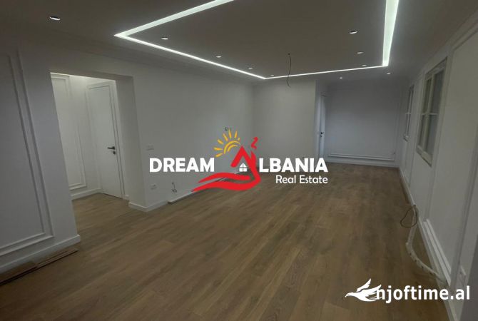 Ambiente Commerciale in Affitto 3+1 a Tirana - 1,200 Euro