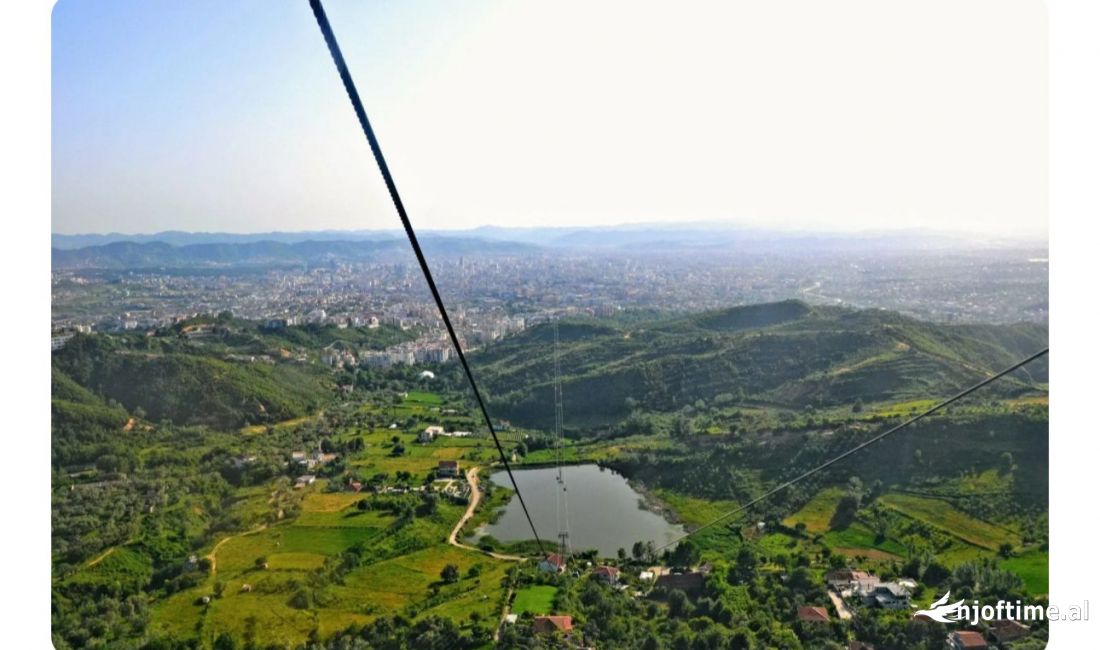 Shitet Toke ne Afersi te Liqenit te Linzes (ID 4191168)