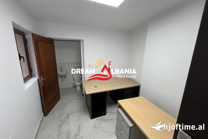 Zyra me qera tek Rruga Fortuzi, prane Shkolles “Jeronim De Rada” ne Tirane (ID 42611258)