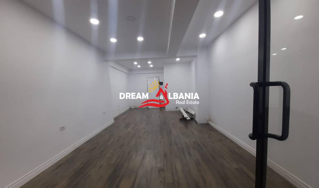 Dyqan ne shitje ne zonen e Laprakes rruga Dritan Hoxha (ID 4171291)