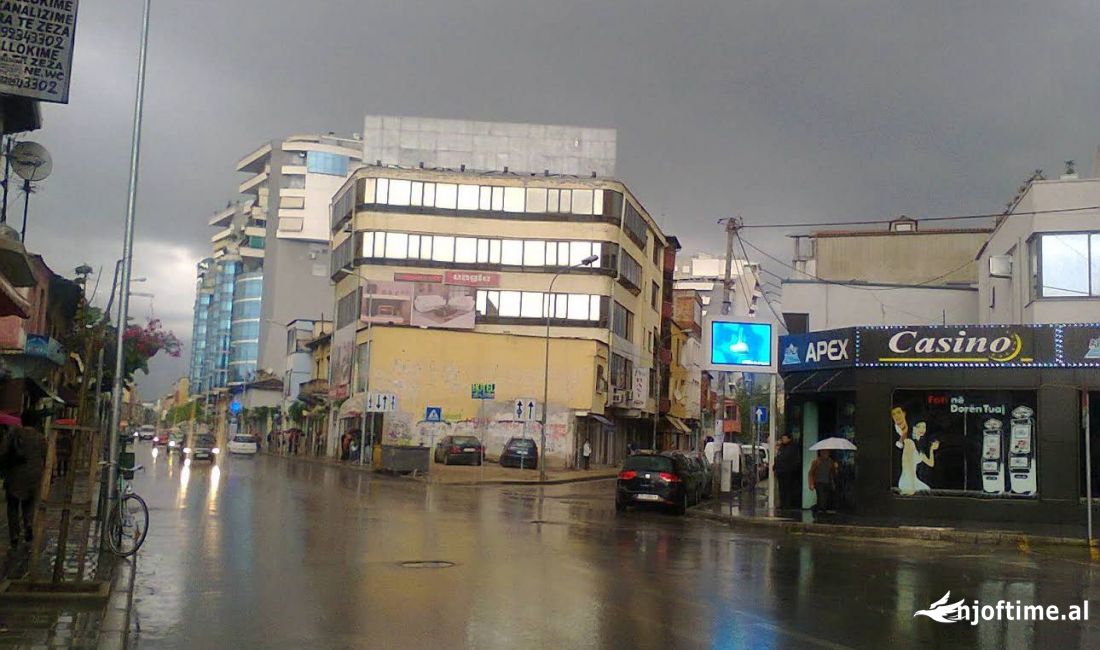 Shtepi ne shitje Apartament ne Tirane, 2+1, Mobilimi E mobiluar, Pagesa 267,500  Euro.