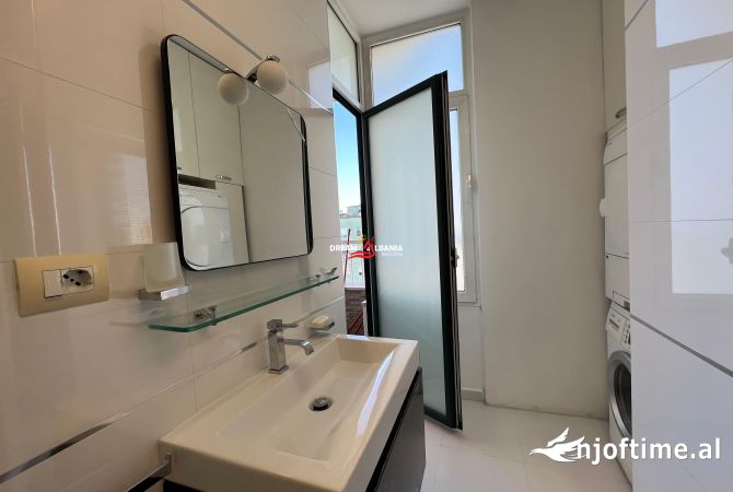 Shtepi me qera Apartament ne Tirane, 2+1, Mobilimi E mobiluar, Pagesa 1,665  Euro.