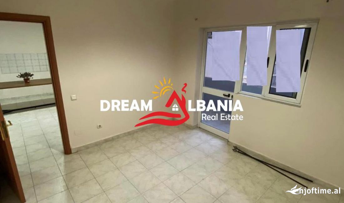 Apartament 2+1 me qera tek Komuna e Parisit prane Kompleksit KIKA ne Tirane (ID 42214684)