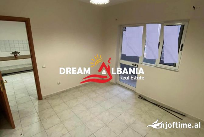 Apartament 2+1 me qera tek Komuna e Parisit prane Kompleksit KIKA ne Tirane (ID 42214684)