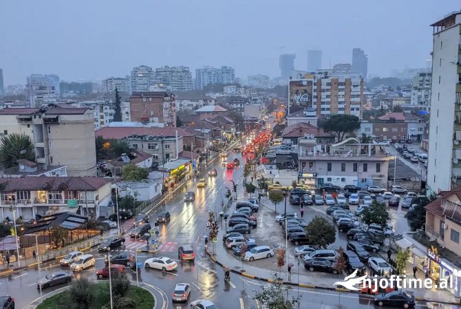 Dyqan me Qera +2 Poste Parkimi tek Komuna e Parisit, prane Zgares Dragon (ID 42711078)