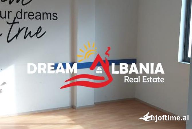 Ambiente Commerciale in Affitto 3+1 a Tirana - 800 Euro