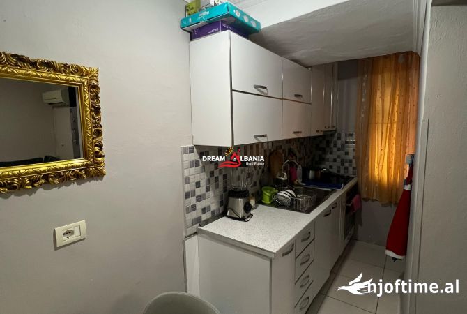 Shtepi ne shitje Apartament ne Tirane, 1+1, Mobilimi E mobiluar, Pagesa 125,000  Euro.