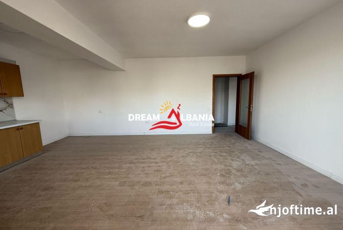 Ambiente Commerciale in Affitto 1+1 a Tirana - 900 Euro