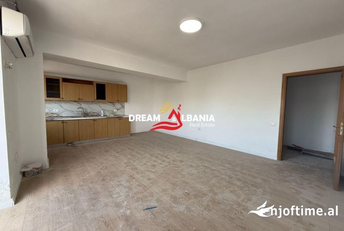 Ambiente Commerciale in Affitto 1+1 a Tirana - 900 Euro