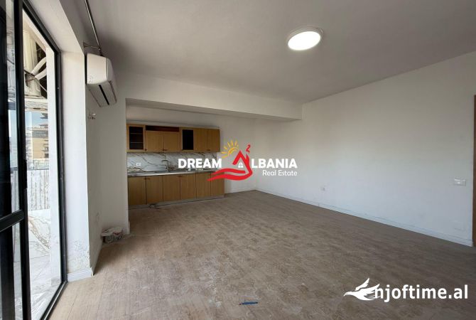 Ambiente Commerciale in Affitto 1+1 a Tirana - 900 Euro