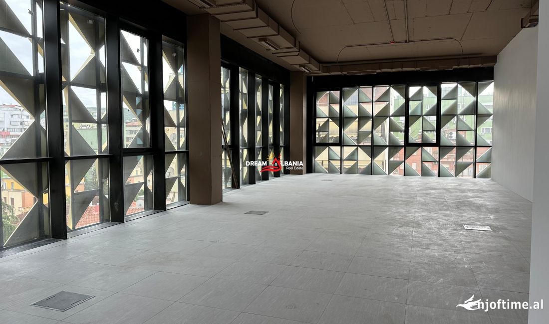 Ambjent per zyre me qera ne Bllok, tek Rainbow Center, ne Tirane (ID 42611267)