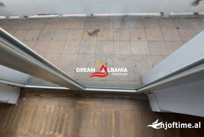 Ambiente Commerciale in Affitto 3+1 a Tirana - 600 Euro