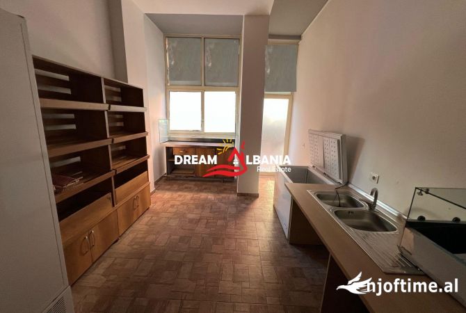 Business Property for Rent 1+1 in Tirana - 2,000 Euro