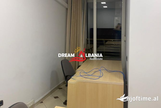 Ambiente Commerciale in Affitto 3+1 a Tirana - 1,300 Euro