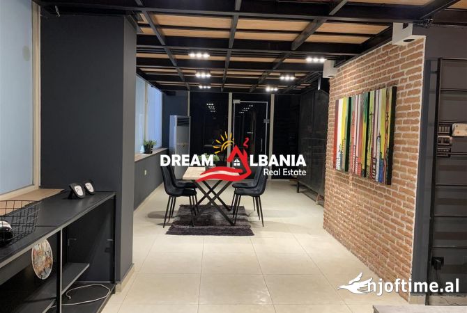 Ambiente Commerciale in Affitto 3+1 a Tirana - 560 Euro
