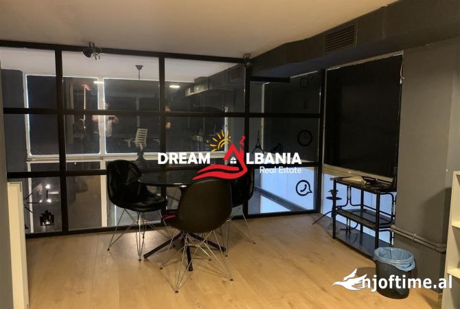 Ambiente Commerciale in Affitto 3+1 a Tirana - 560 Euro