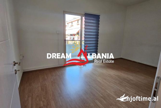 Ambiente Commerciale in Affitto 3+1 a Tirana - 1,500 Euro