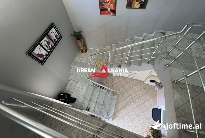 Shtepi ne shitje Vila Luksoze ne Tirane, 7+1, Mobilimi E mobiluar, Pagesa 630,000  Euro.