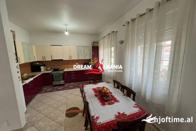 Shtepi ne shitje Vila Luksoze ne Tirane, 7+1, Mobilimi E mobiluar, Pagesa 630,000  Euro.