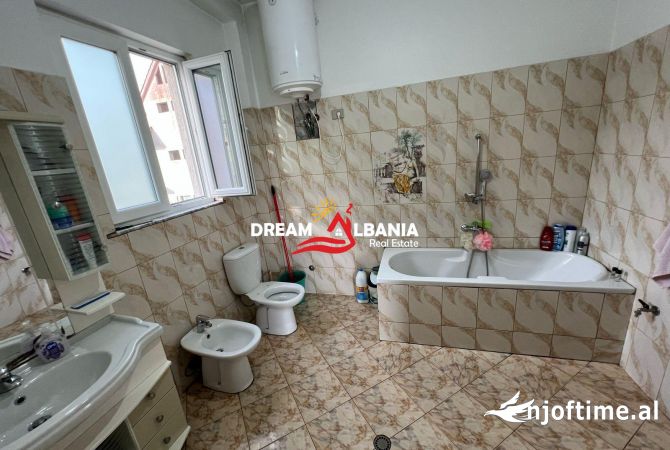 Shtepi ne shitje Vila Luksoze ne Tirane, 7+1, Mobilimi E mobiluar, Pagesa 630,000  Euro.