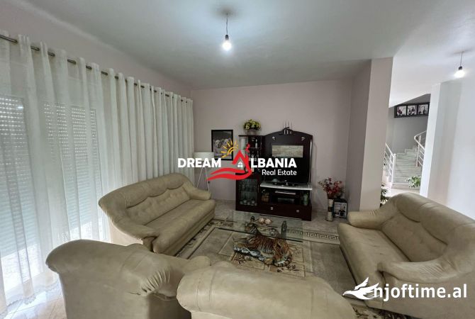 Shtepi ne shitje Vila Luksoze ne Tirane, 7+1, Mobilimi E mobiluar, Pagesa 630,000  Euro.