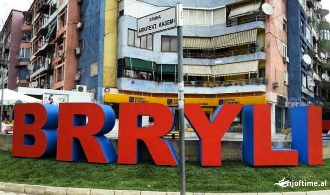 Dyqan me qera tek Bulevardi Bajram Curri, perballe Ministrise se Jashtme (ID 42711090)