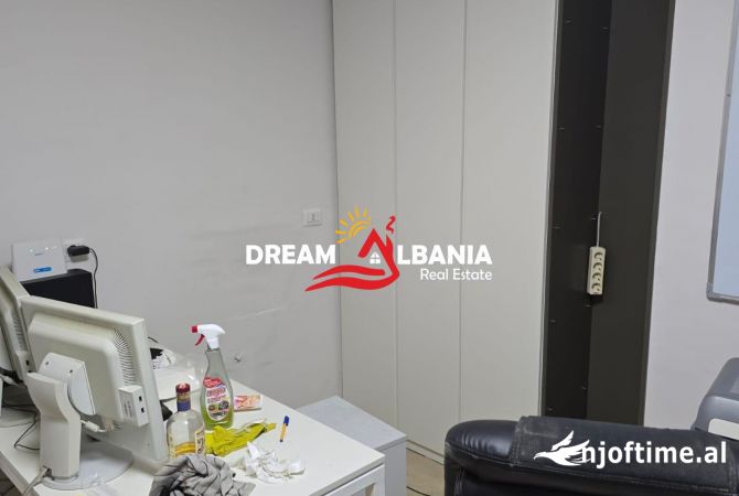 Ambiente Commerciale in Affitto 3+1 a Tirana - 300 Euro