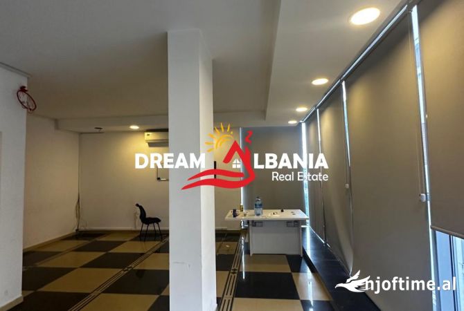 Ambiente Commerciale in Affitto 3+1 a Tirana - 500 Euro