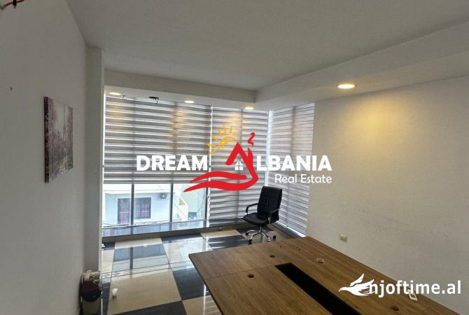 Ambiente Commerciale in Affitto 3+1 a Tirana - 500 Euro