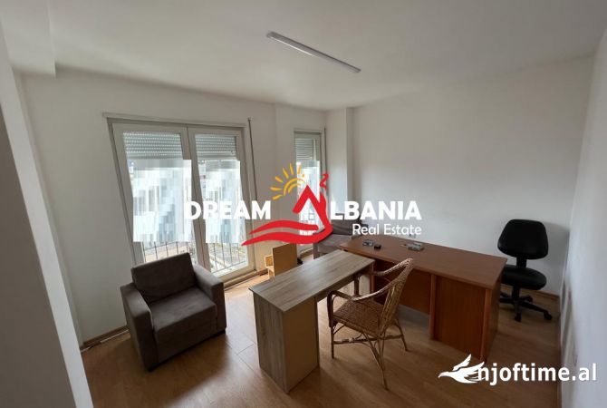 Ambiente Commerciale in Affitto 3+1 a Tirana - 800 Euro