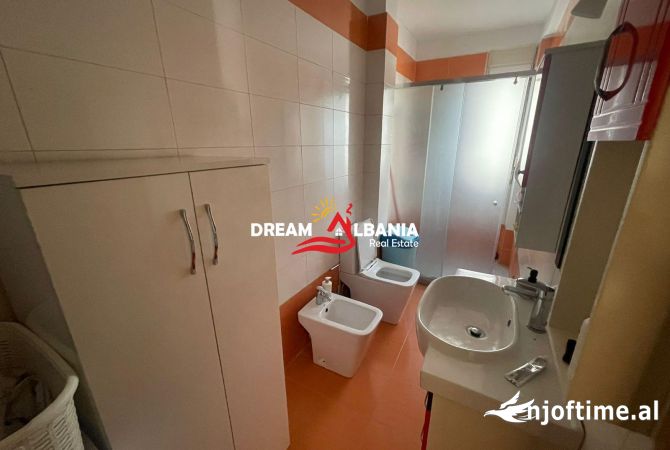Shtepi me qera Apartament ne Tirane, 3+1, Mobilimi E mobiluar, Pagesa 1,200  Euro.