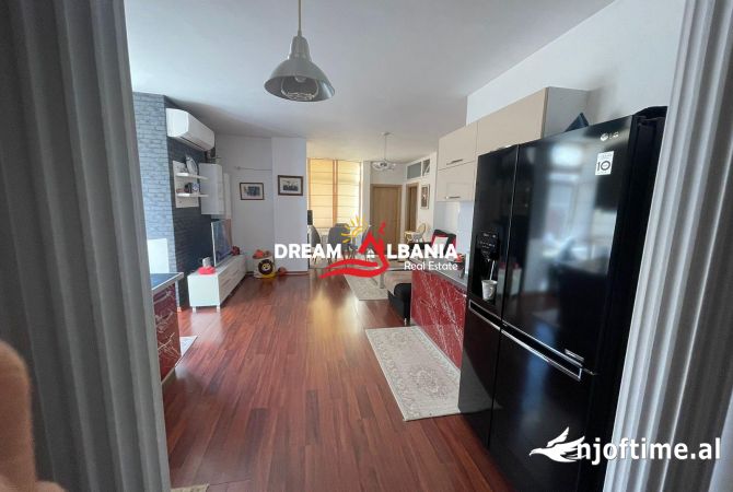 Shtepi me qera Apartament ne Tirane, 3+1, Mobilimi E mobiluar, Pagesa 1,200  Euro.