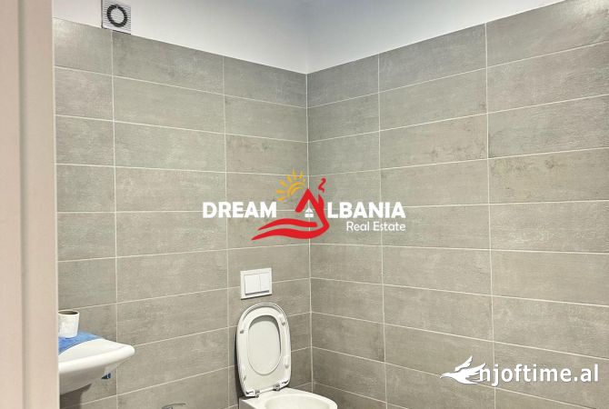 Ambiente Commerciale in Affitto 3+1 a Tirana - 1,300 Euro