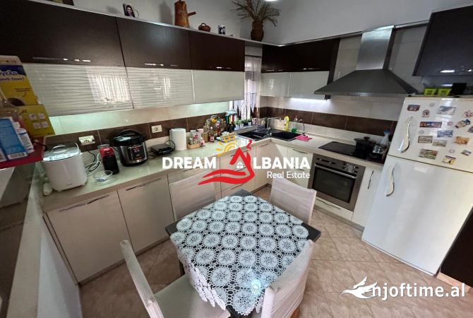 Casa in vendita 7+1 a Tirana - 700,000 Euro