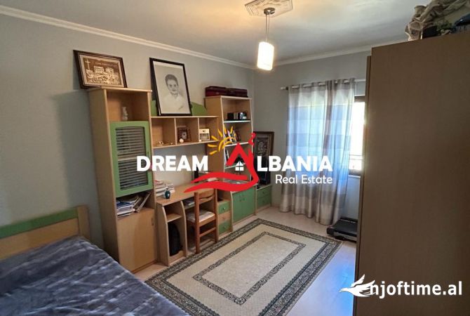 Shtepi ne shitje Vila Luksoze ne Tirane, 7+1, Mobilimi E mobiluar, Pagesa 700,000  Euro.