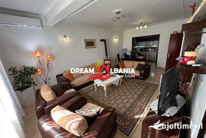 Shtepi ne shitje Vila Luksoze ne Tirane, 7+1, Mobilimi E mobiluar, Pagesa 700,000  Euro.