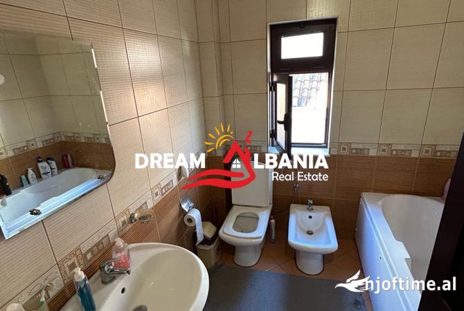 Shtepi ne shitje Vila Luksoze ne Tirane, 7+1, Mobilimi E mobiluar, Pagesa 700,000  Euro.