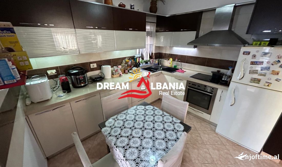 Shtepi ne shitje Vila Luksoze ne Tirane, 7+1, Mobilimi E mobiluar, Pagesa 700,000  Euro.