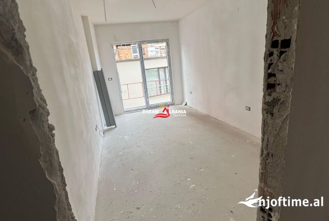 Shtepi ne shitje Apartament ne Tirane, 2+1, Mobilimi Bosh, pa mobiluar, Pagesa 205,000  Euro.