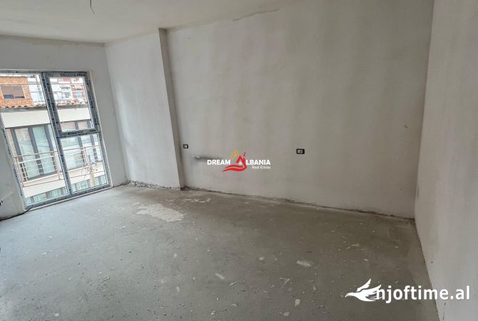 Shtepi ne shitje Apartament ne Tirane, 2+1, Mobilimi Bosh, pa mobiluar, Pagesa 205,000  Euro.