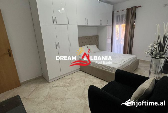 Jepet me qera garsoniere tek Rruga e Barrikadave, prane Kopshtit Bucko (ID 4201046)