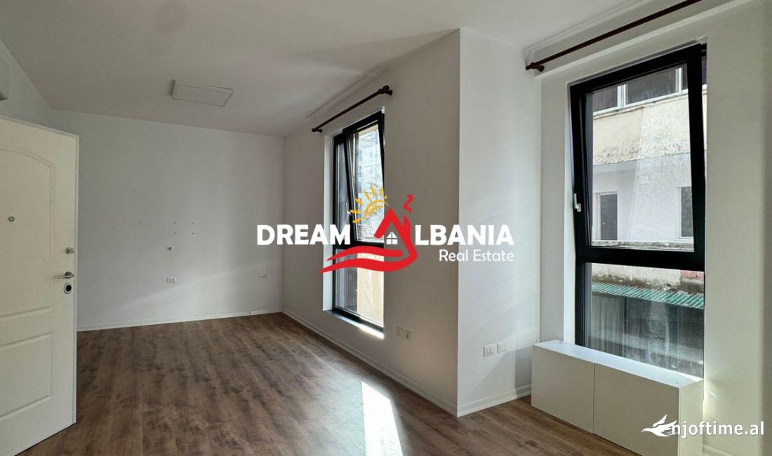 Shitet njesi biznesi ne rrugen e Kavajes (ID 4161096)