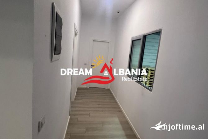 Kapanon per qera mbrapa City Park ne Vore ID ( 4281273 )