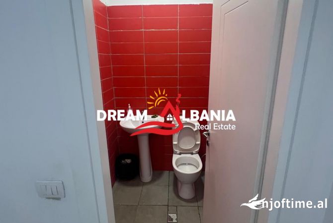 Kapanon per qera mbrapa City Park ne Vore ID ( 4281273 )