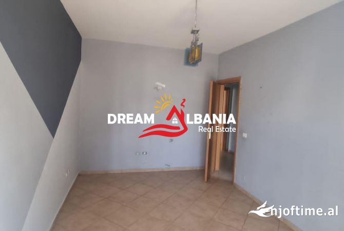Shtepi ne shitje Apartament ne Tirane, 2+1, Mobilimi Bosh, pa mobiluar, Pagesa 208,000  Euro.