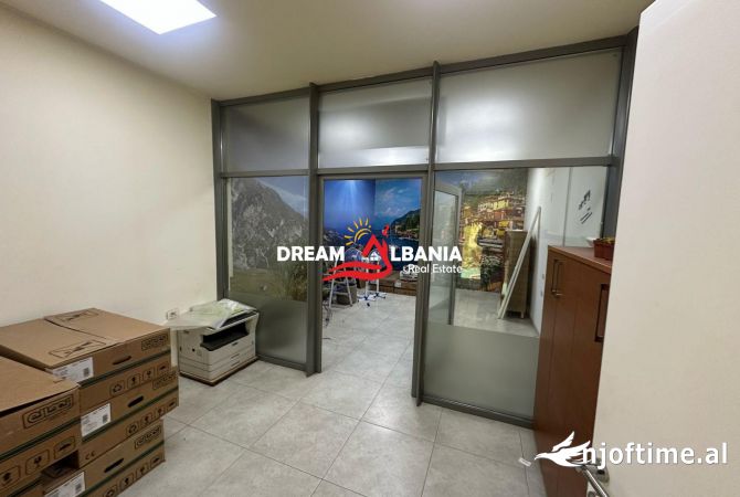 Jepet me qera Dyqan dhe Magazine ne Astir, prane Oslo (ID 42711092)