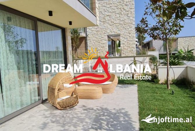 Shtepi ne shitje Vila Luksoze ne Himare, 3+1, Mobilimi E mobiluar, Pagesa 1,500,000  Euro.