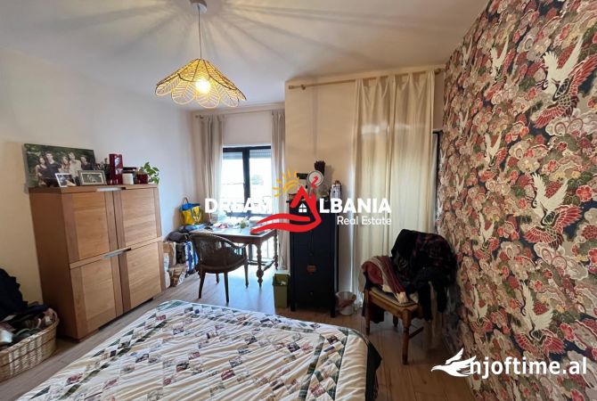 Shtepi ne shitje Apartament ne Tirane, 2+1, Mobilimi E mobiluar, Pagesa 216,000  Euro.