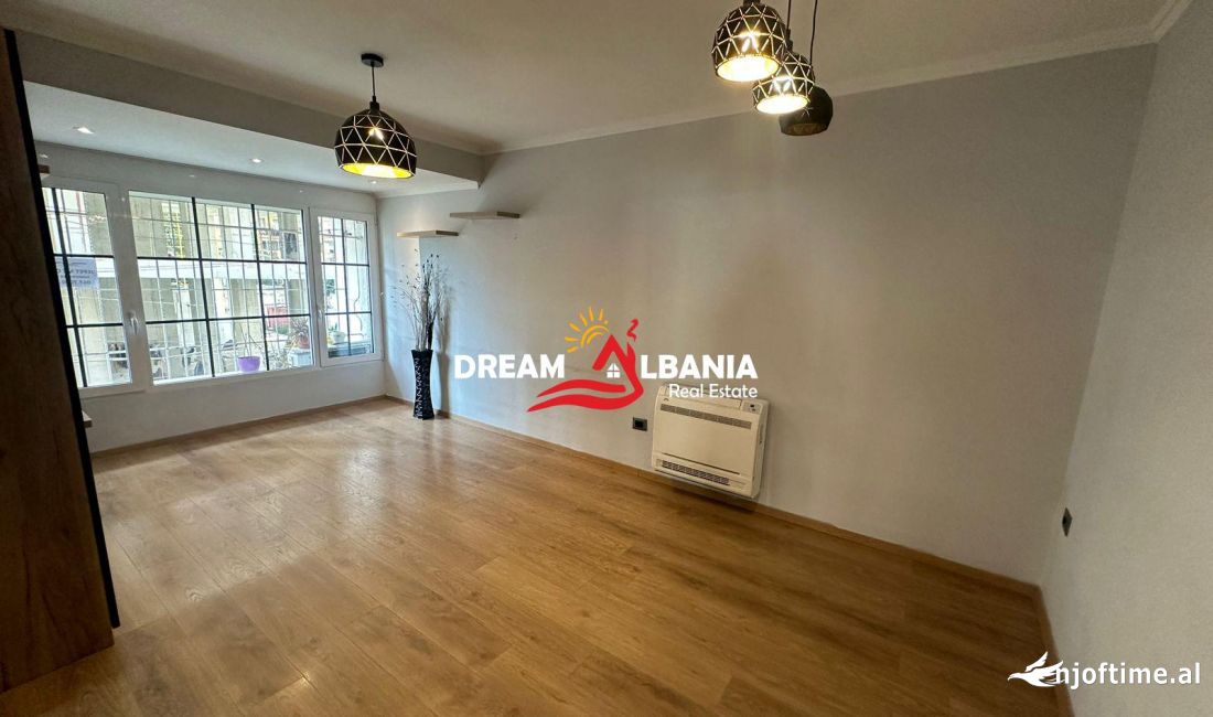 Ambjent zyre me qera ne rrugen Myslym Shyri, tek Shallvaret (ID 4261962)