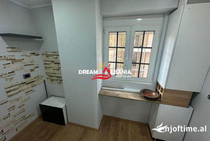 Ambjent zyre me qera ne rrugen Myslym Shyri, tek Shallvaret (ID 4261962)